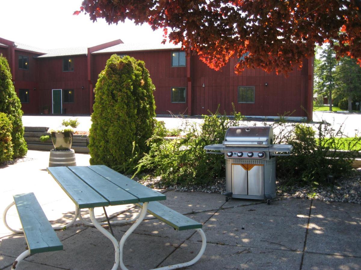 Cedar Hill Lodge Saint-Ignace Extérieur photo