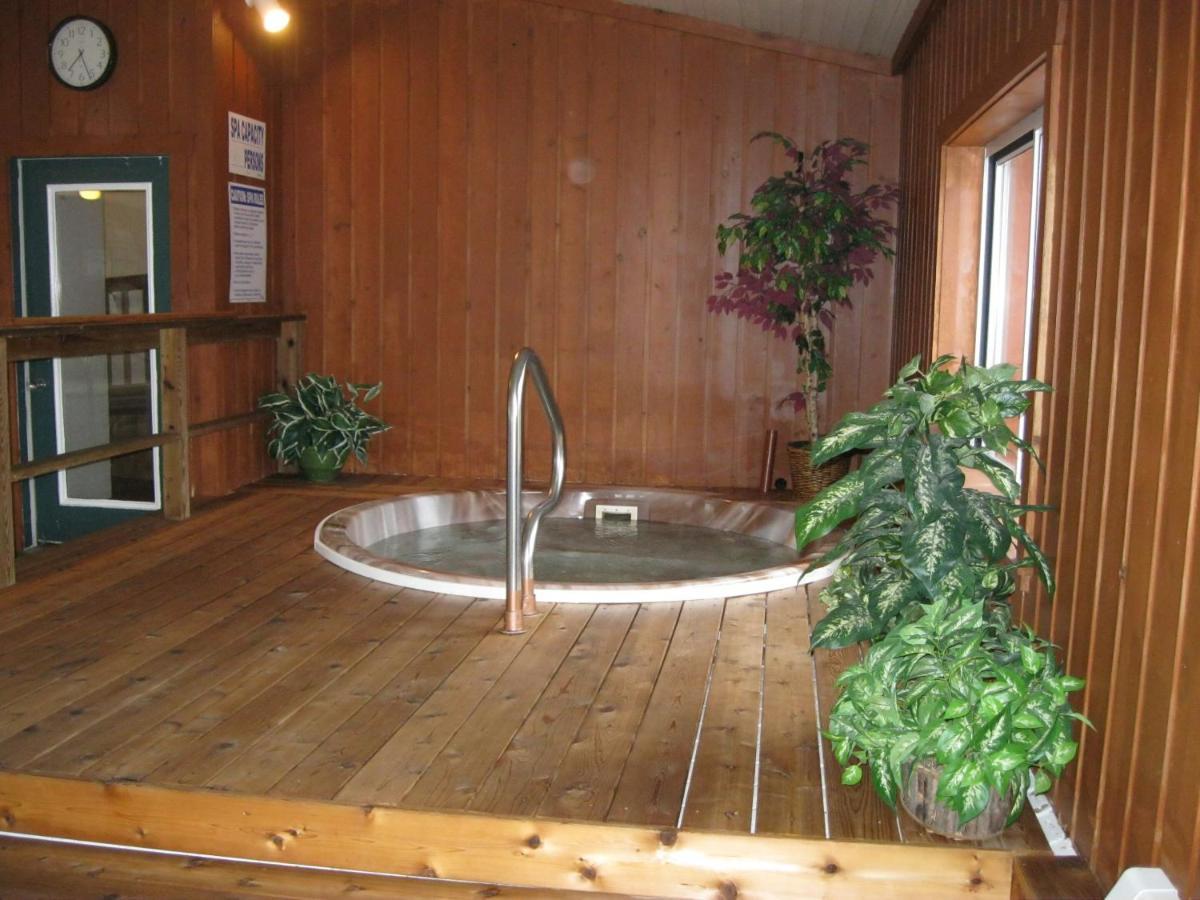 Cedar Hill Lodge Saint-Ignace Extérieur photo
