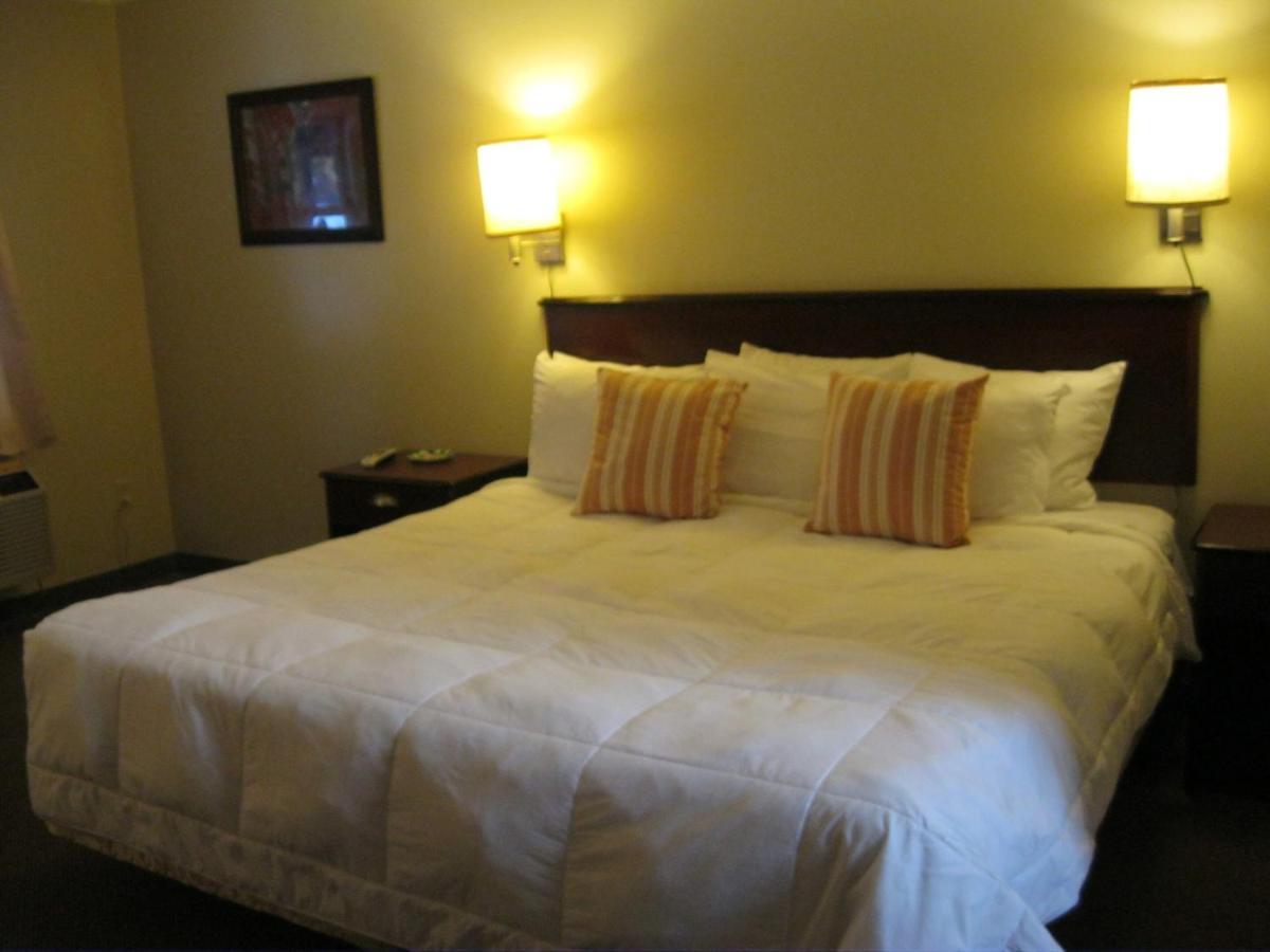 Cedar Hill Lodge Saint-Ignace Extérieur photo